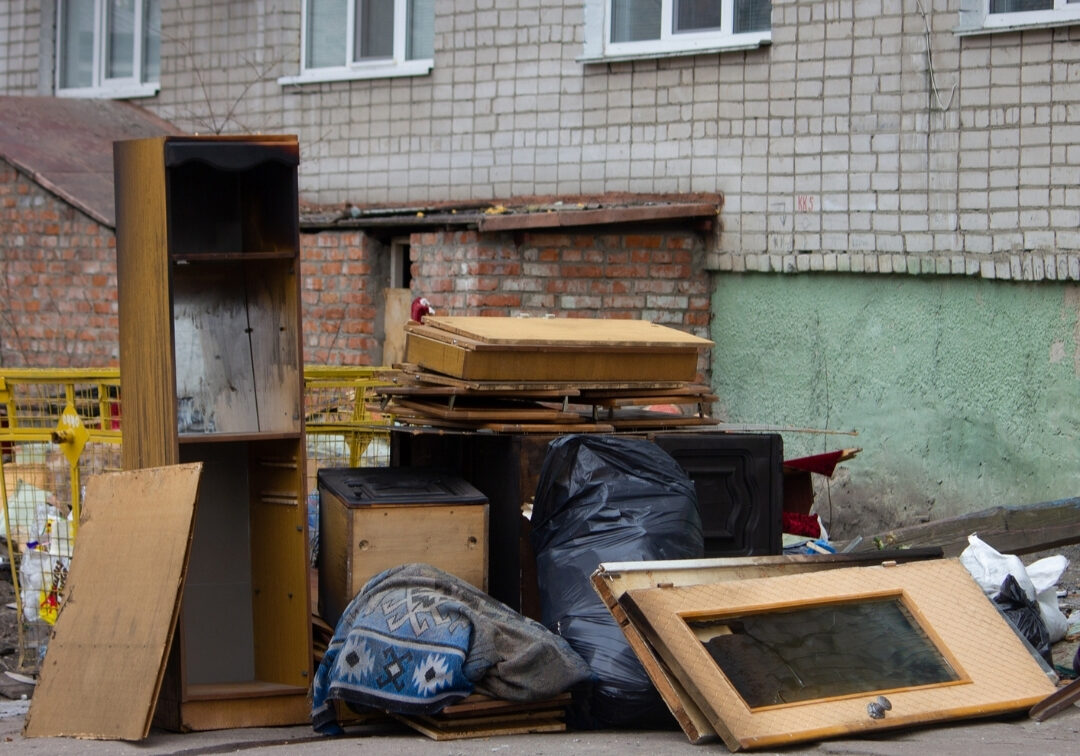 junk out front of house